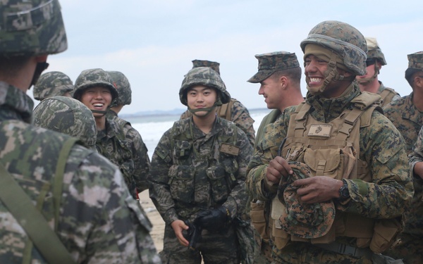 U.S. and Korean Marines conduct bilateral convoy during Mission Rehearsal Exercise