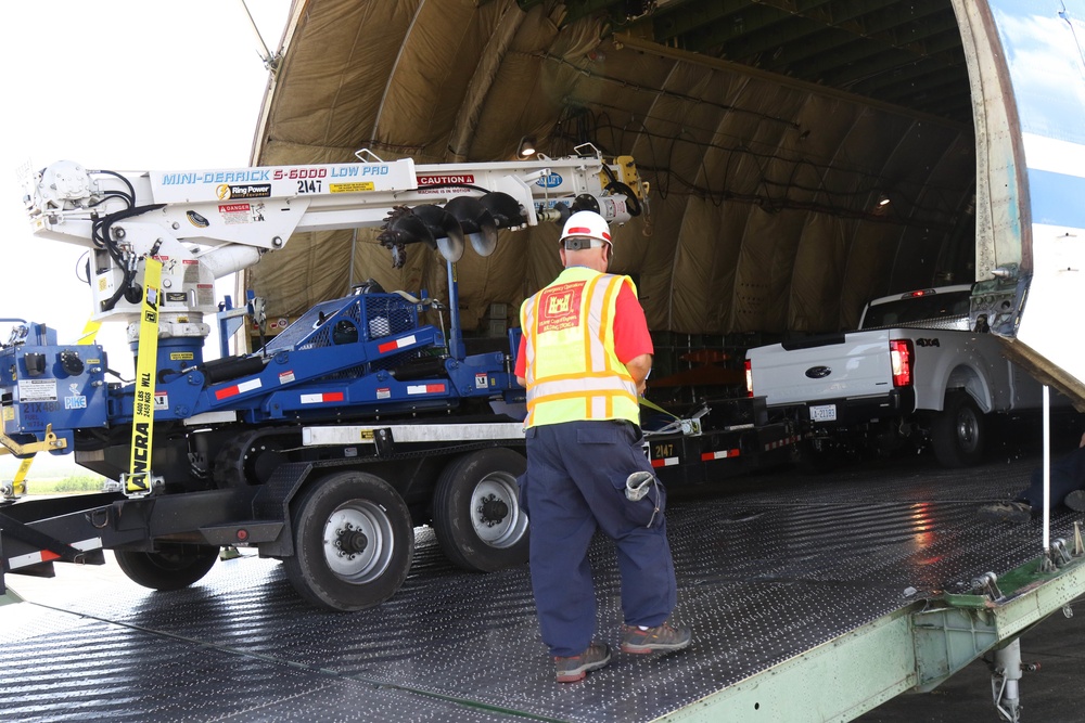 Electrical equipment arrives to Roosevelt Roads airfield to restore power