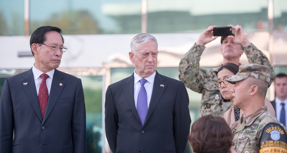 SD and South Korean MinDef visit DMZ