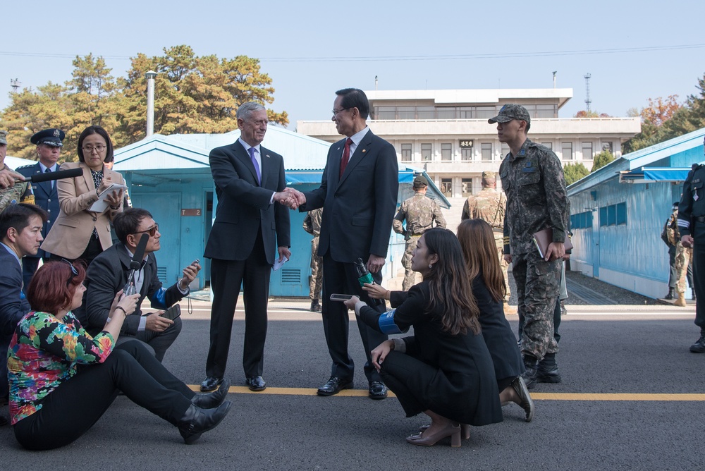 SD and South Korean MinDef visit DMZ