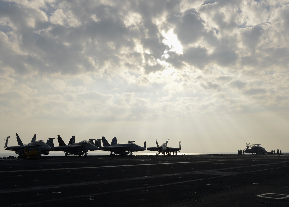 Nimitz Supports Operation Inherent Resolve