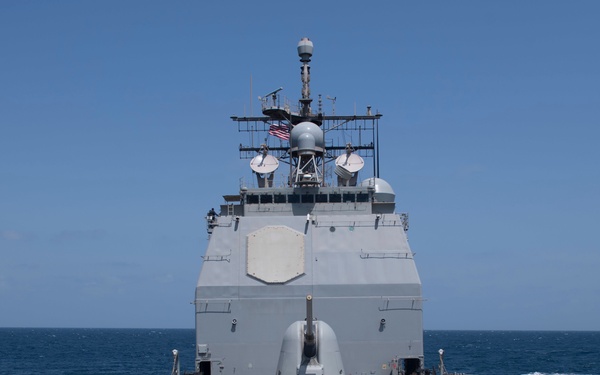 USS Lake Erie (CG 70) steams in Gulf of Aden