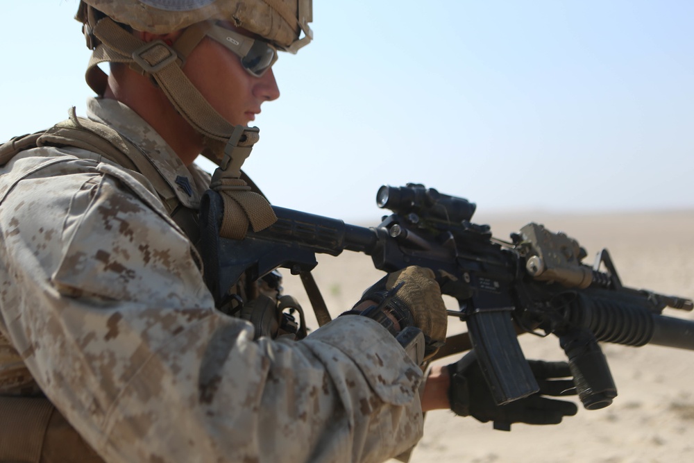 15th MEU conducts small-arms range with UAE during Iron Magic 2018