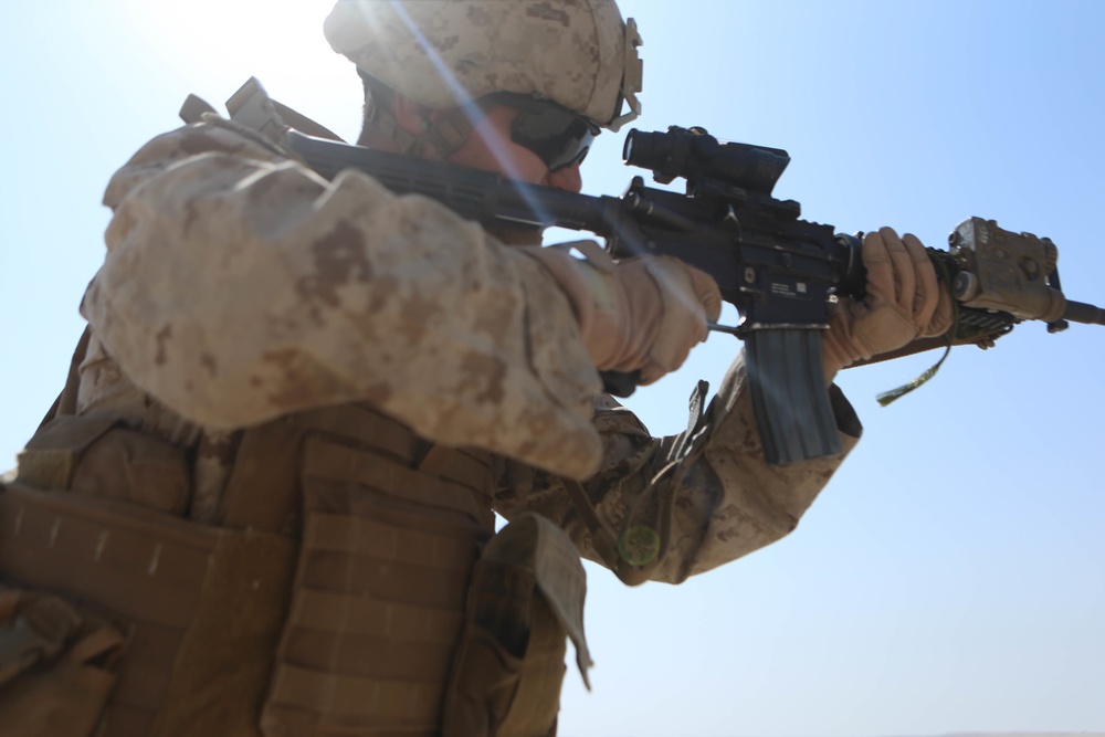 15th MEU conducts small-arms range with UAE during Iron Magic 2018
