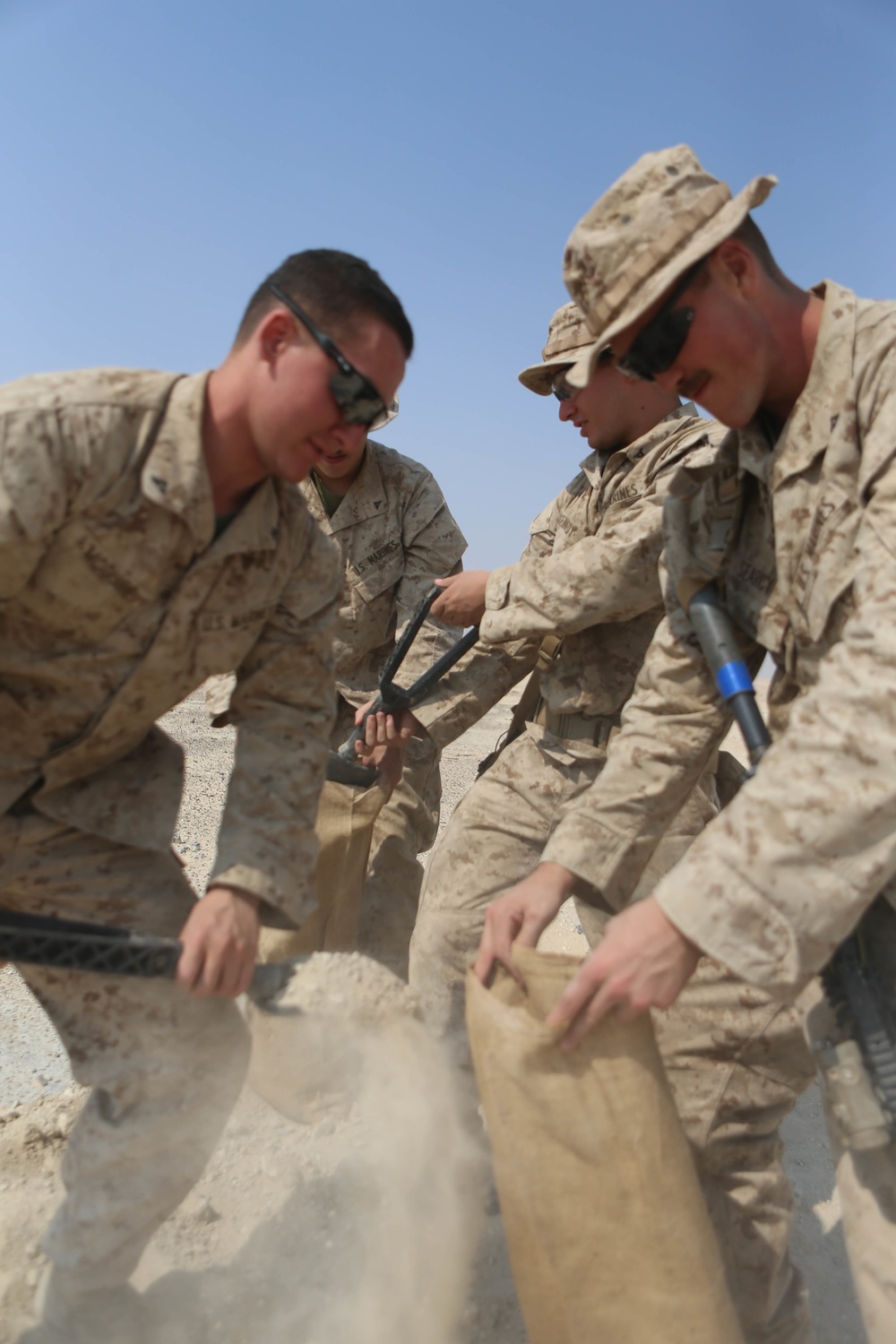 15th MEU conducts small-arms range with UAE during Iron Magic 2018