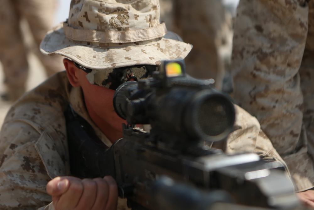 15th MEU conducts small-arms range with UAE during Iron Magic 2018