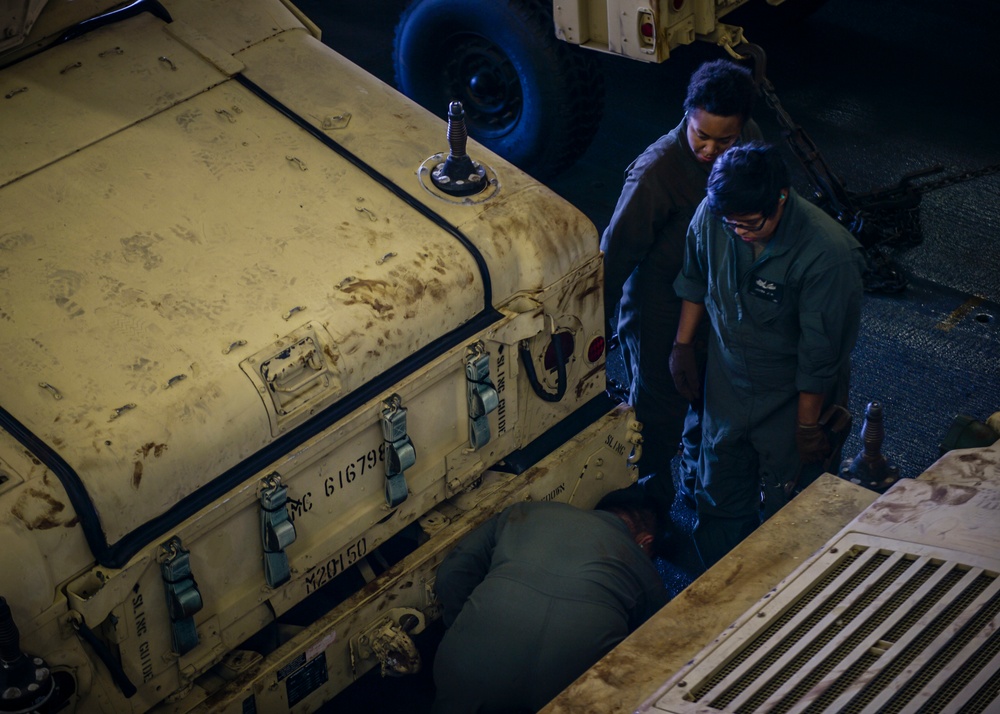 Dawn Blitz 2017 USS Essex (LHD 2) LCAC Operations