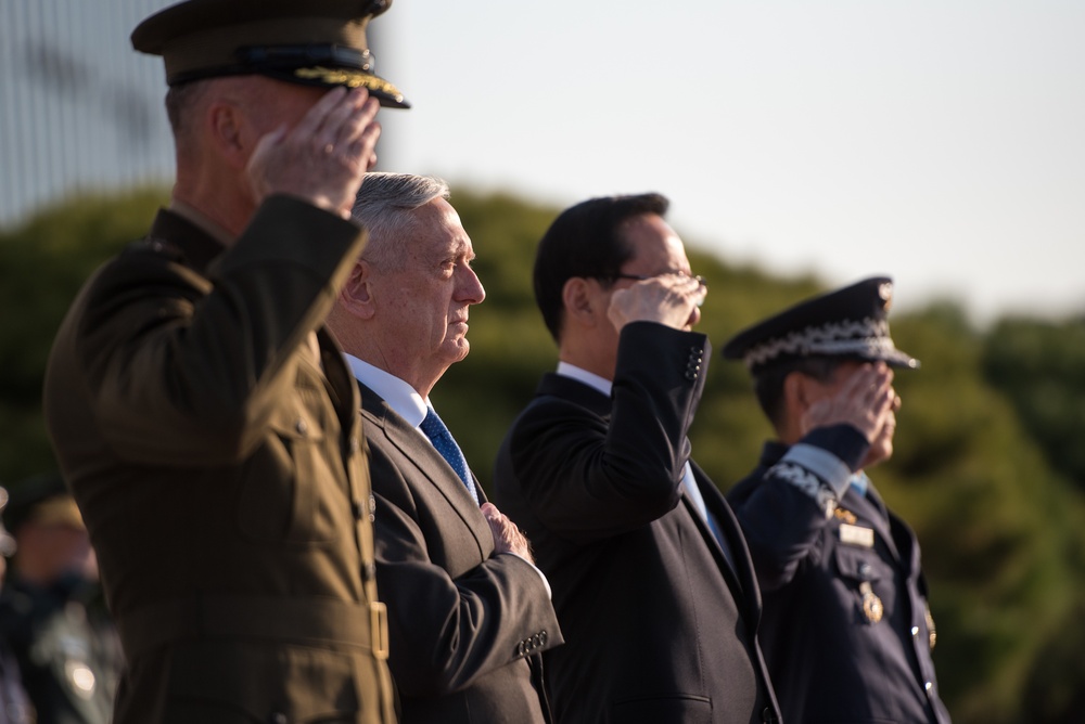 SD and CJCS view South Korean honor guard ceremony