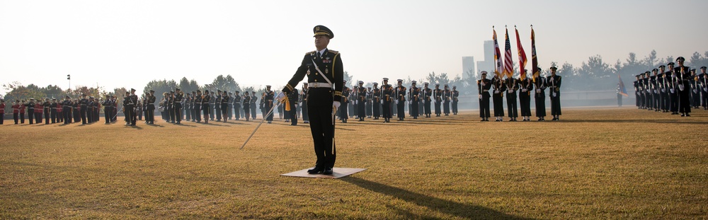 SD and CJCS view South Korean honor guard ceremony