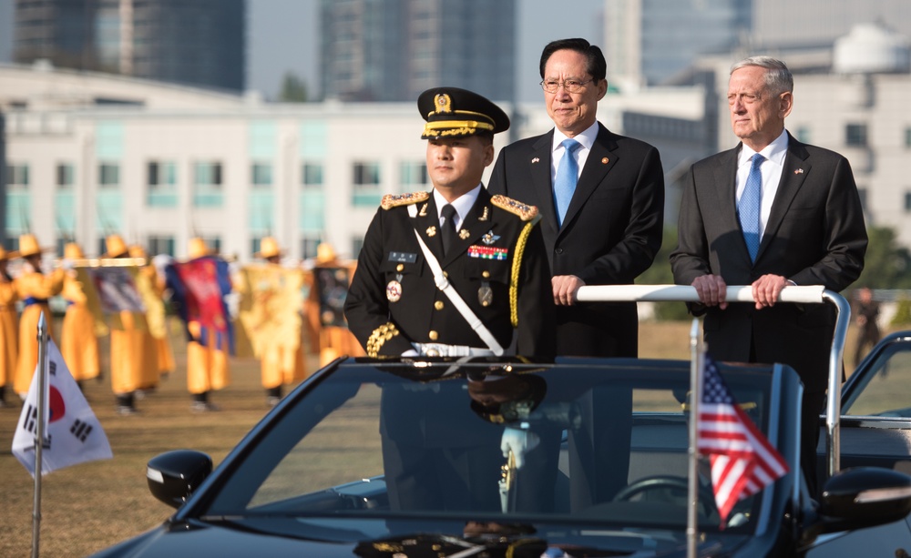 SD and CJCS view South Korean honor guard ceremony