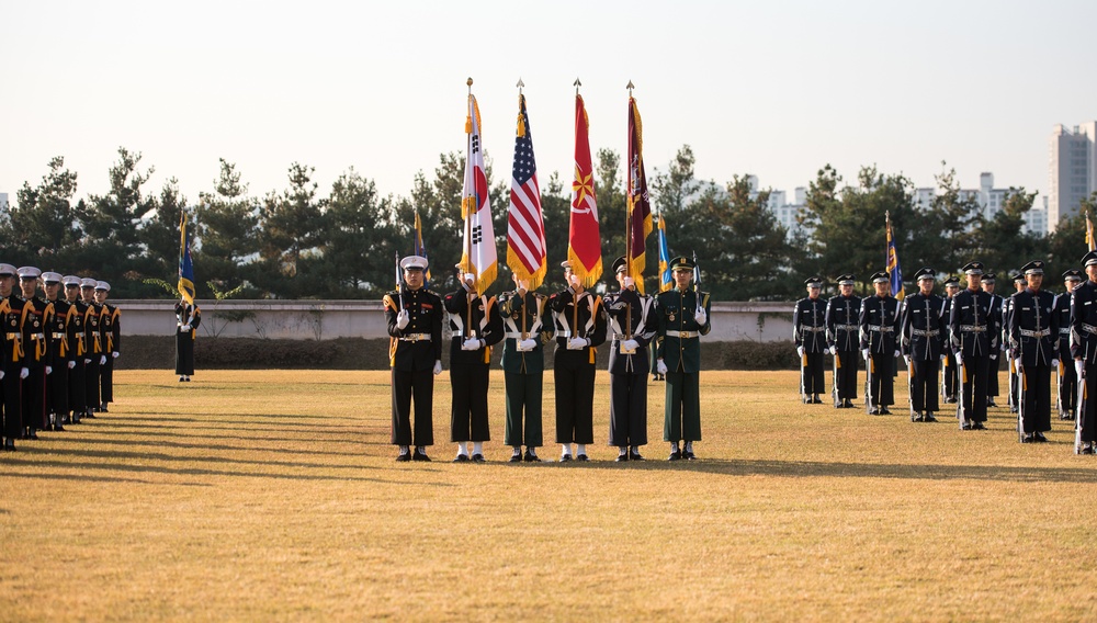 SD and CJCS view South Korean honor guard ceremony