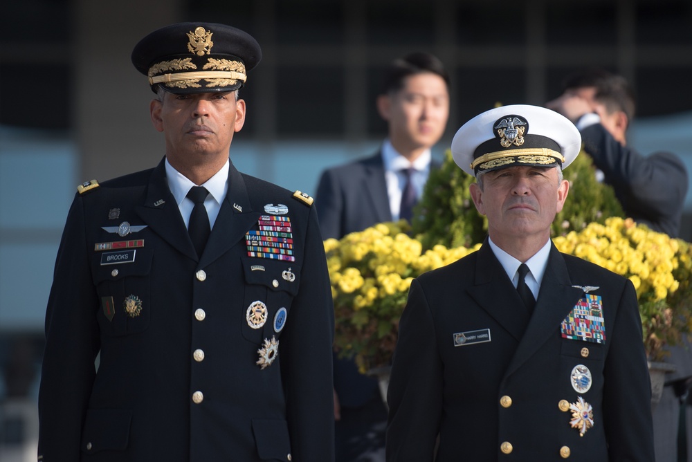 SD and CJCS view South Korean honor guard ceremony