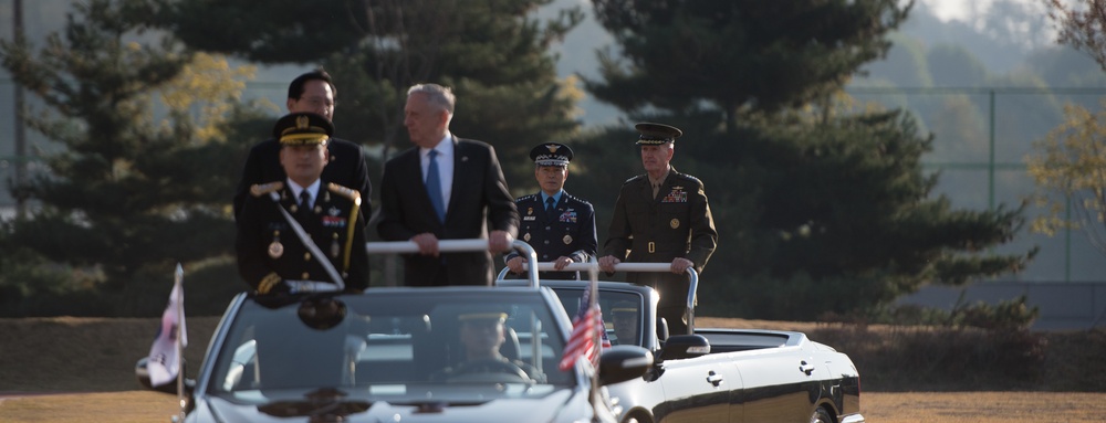 SD and CJCS view South Korean honor guard ceremony