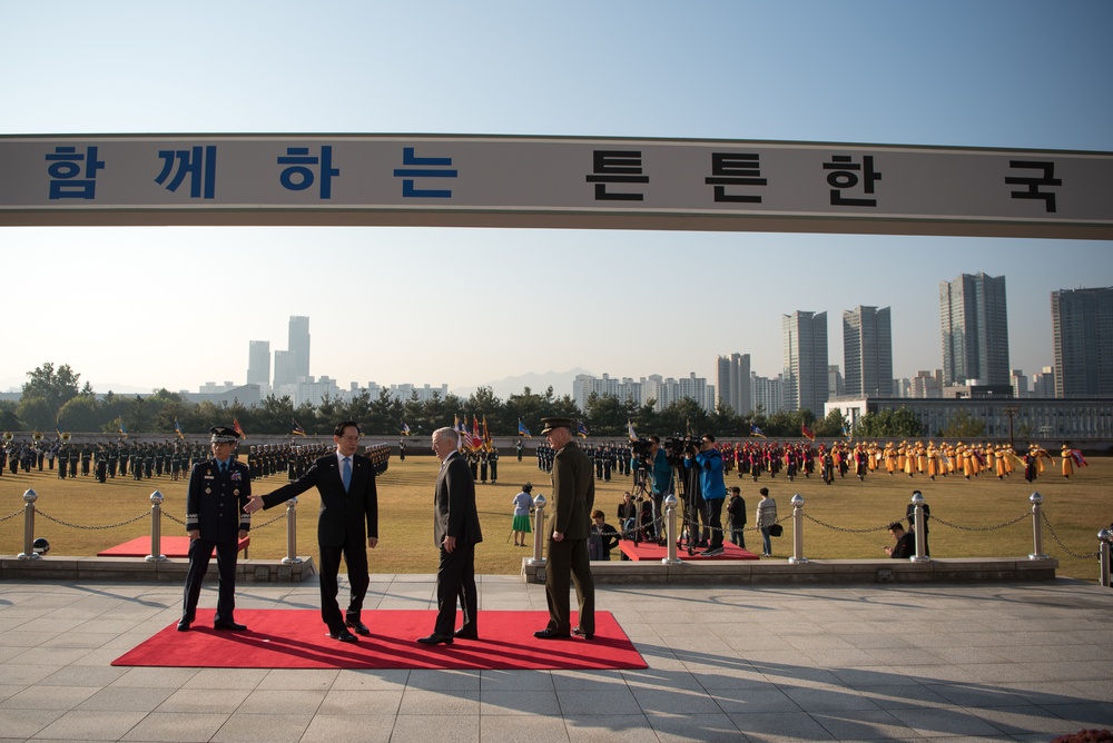 SD and CJCS view South Korean honor guard ceremony