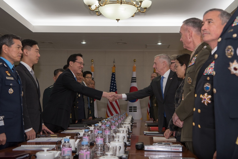 SD meets with ROK MinDef