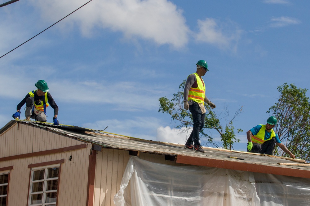 Contractors Measure Roof