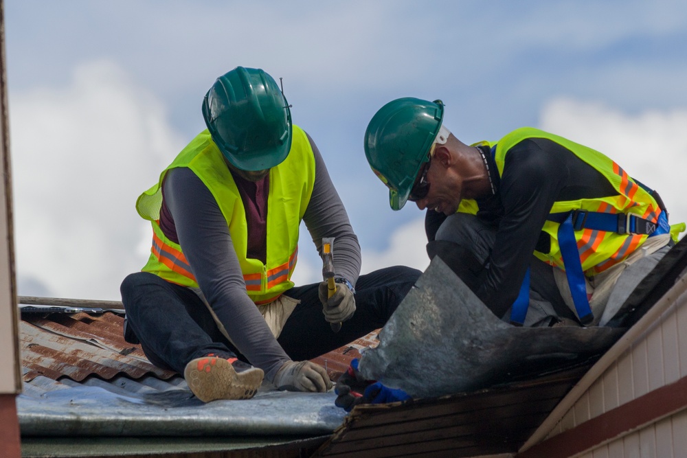 Contractors Repair Roof