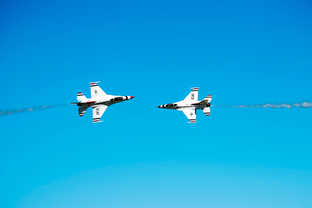 Thunderbirds practice at Moody