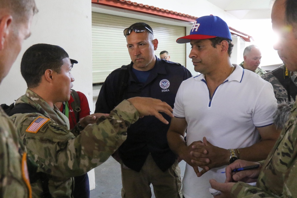 Lt. Gen. Jeffrey Buchanan meets Mayor Carlos Molina in Arecibo