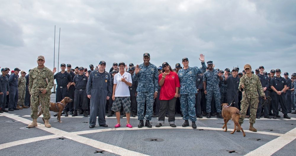 USS Ashland Arrives to Okinawa with Mariners