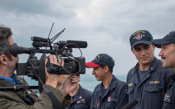 USS Ashland Arrives in Okinawa with Mariners