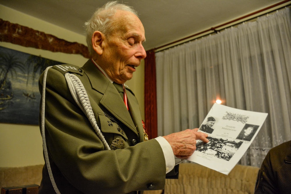 Battle Group Soldiers Visit Polish WWII Veteran