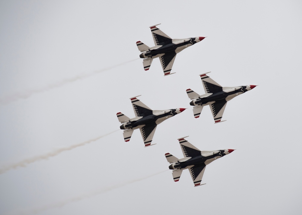 Thunderbirds perform at Gowen Thunder