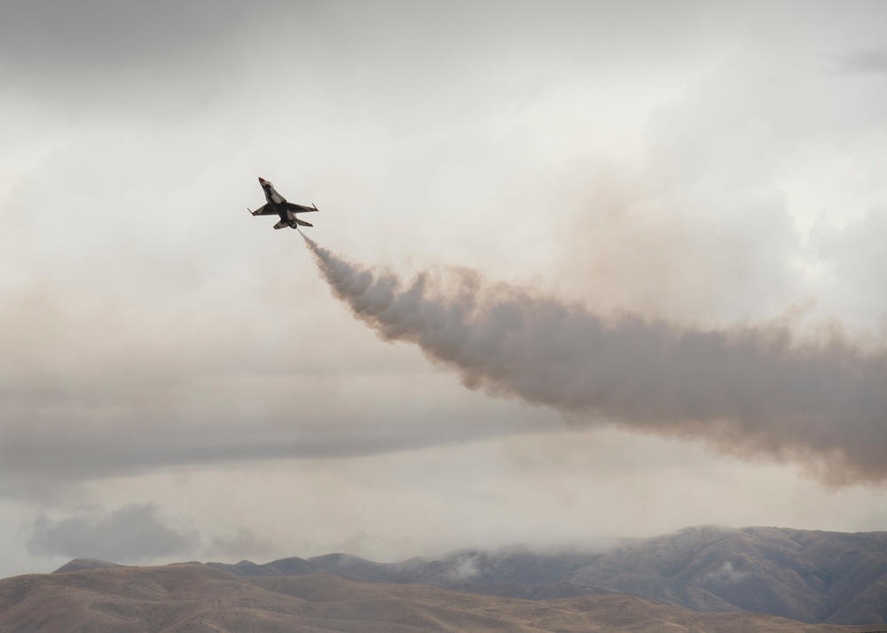 Thunderbirds perform at Gowen Thunder