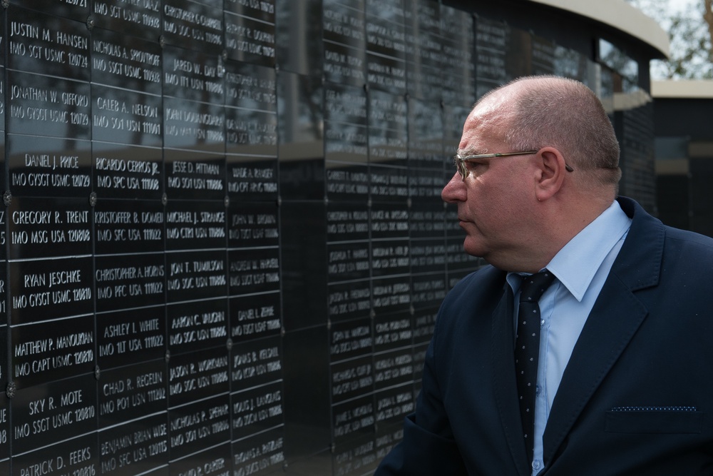 Polish Delegation Lays Wreath at SOF Memorial
