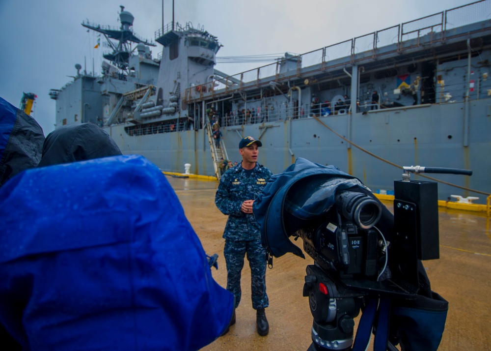 USS Oak Hill Returns to Homeport