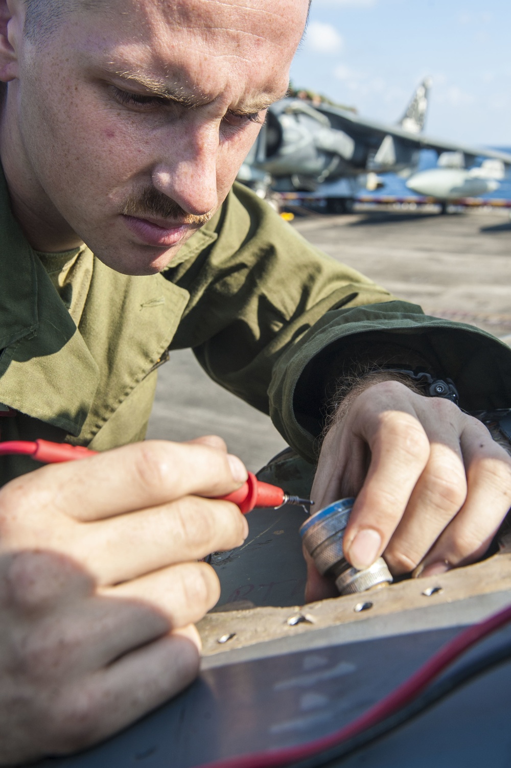 USS America Marine troubleshoots quad receiver