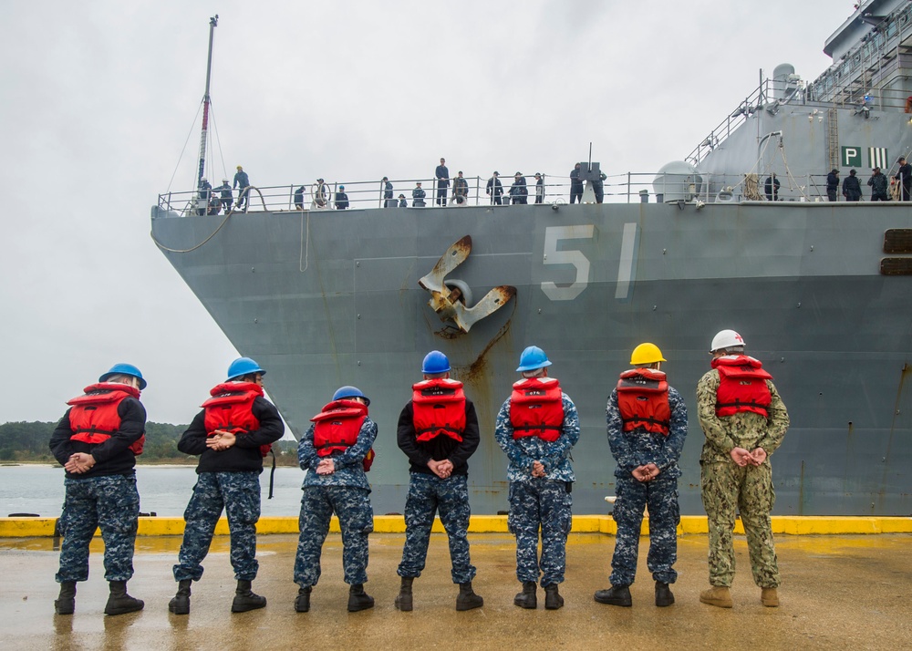 USS Oak Hill Returns to Homeport