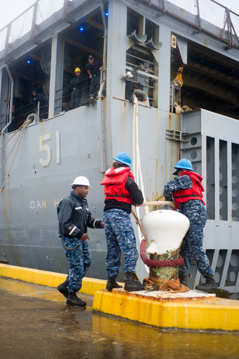 USS Oak Hill Returns to Homeport