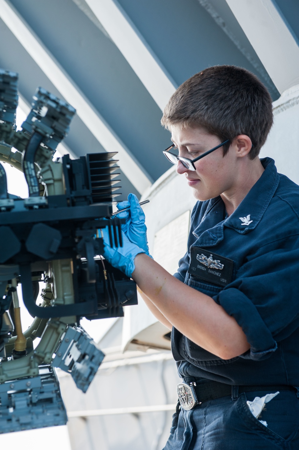 America Sailor conducts maintenance on CIWS