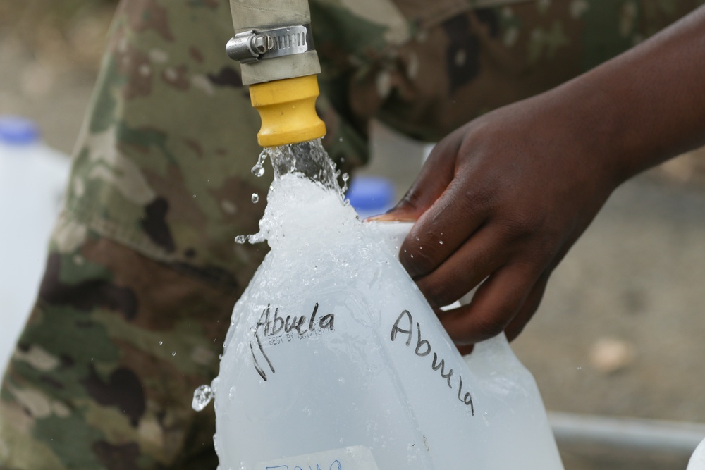 US Army provides clean drinking water after Maria