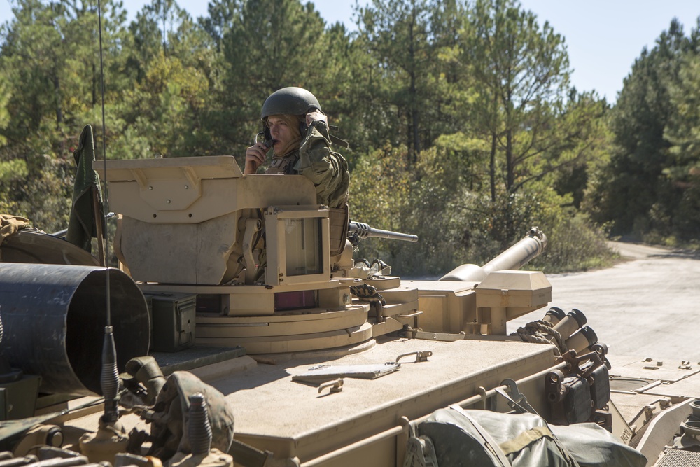 •	Bringing the boom: French Army, U.S. Marines conduct tank training