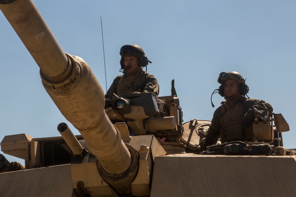 •	Bringing the boom: French Army, U.S. Marines conduct tank training