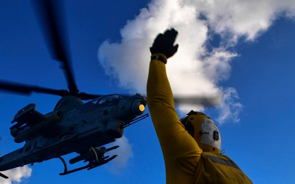 USS San Diego (LPD 22) AH-1Z Viper