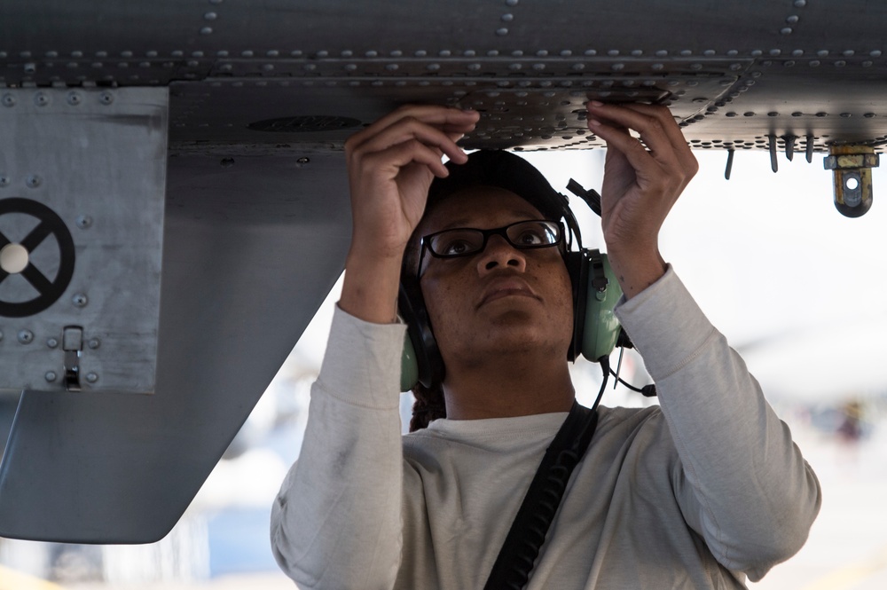 Airmen depart for Combat Hammer