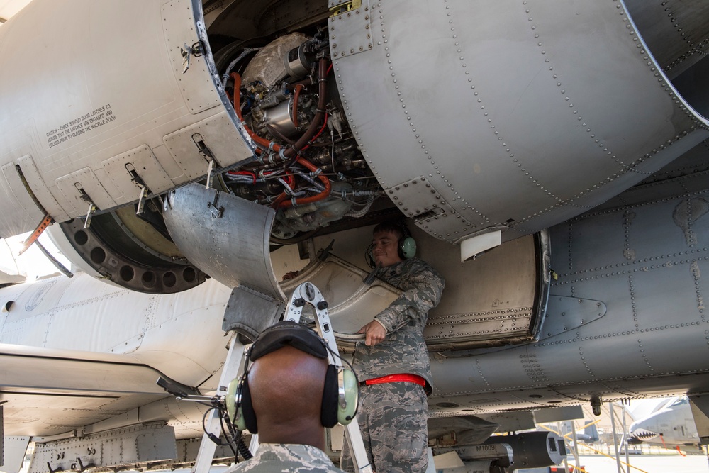 Airmen depart for Combat Hammer