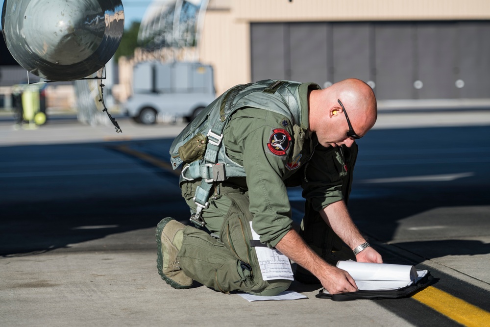 Airmen depart for Combat Hammer