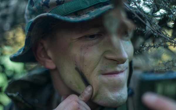 Marines Observe Blue Force during Southern Katipo 17