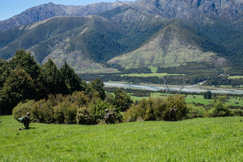 Marines Observe Blue Force during Southern Katipo 17