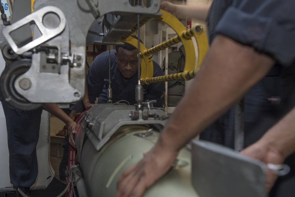 USS Lake Erie (CG 70) Sailors participate in torpedo handling training