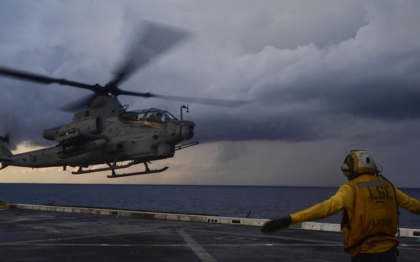 AH-1Z Viper landing on USS San Diego (LPD 22)