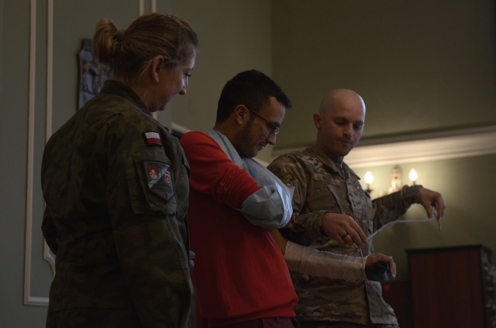 Dagger Brigade Teaches First Aid in Poland