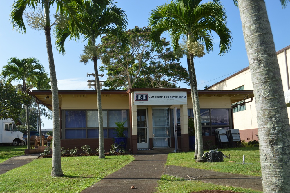 Schofield Barracks USO Center officially opens