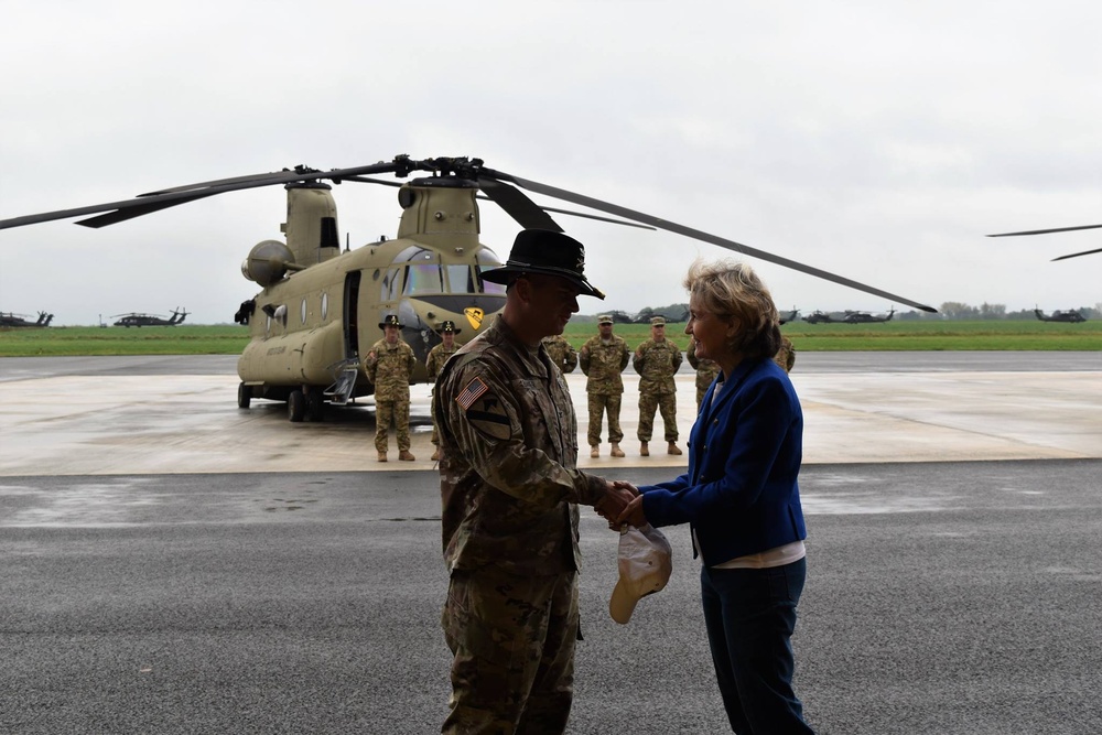 U.S. Ambassador visits Air Cav