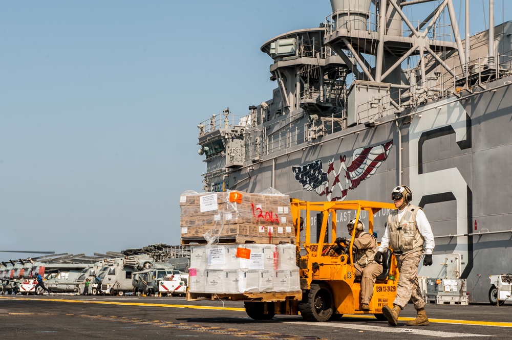 USS America conducts vertical replenishment