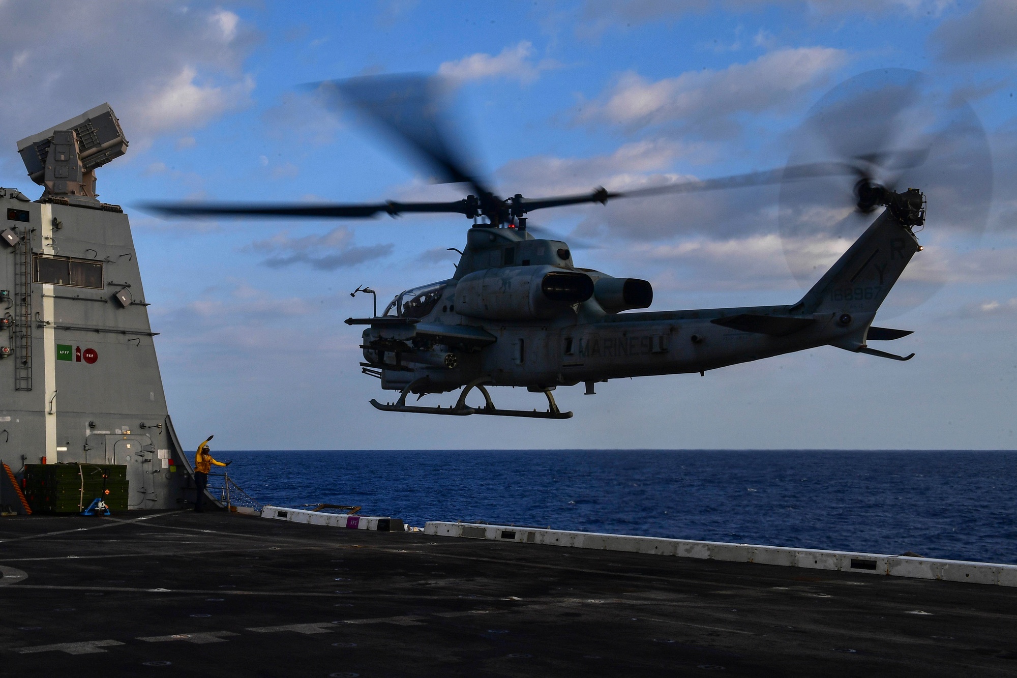 ベリー DVIDS - Images - USS San Diego (LPD 22) AH-1Z Viper Attack